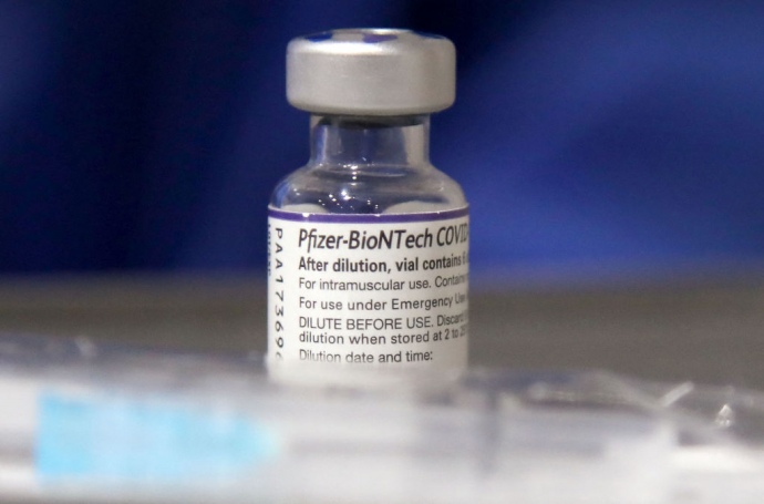 Против нового и опасного штамма Omicron известные компании Pfizer/BioNTech начали клинические испытания